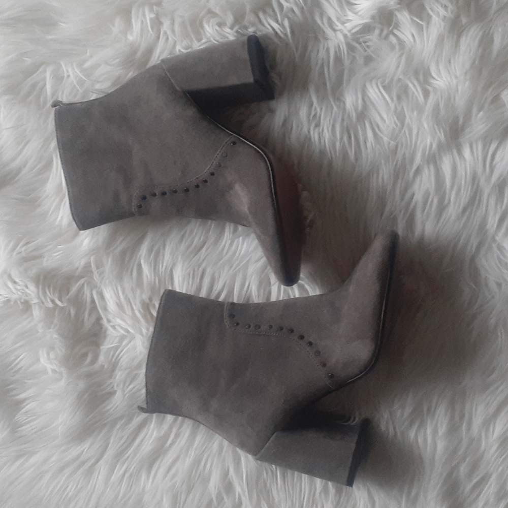 Gray Coach Farrah Heeled Suede Ankle Boots Size 6